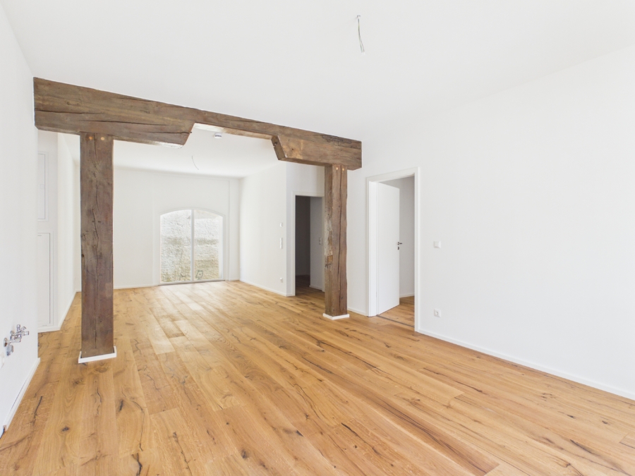 ERSTBEZUG 3-Zimmer-Wohnung nach hochwertiger Denkmalsanierung – Einbauküche und Balkon, 92224 Amberg, Etagenwohnung